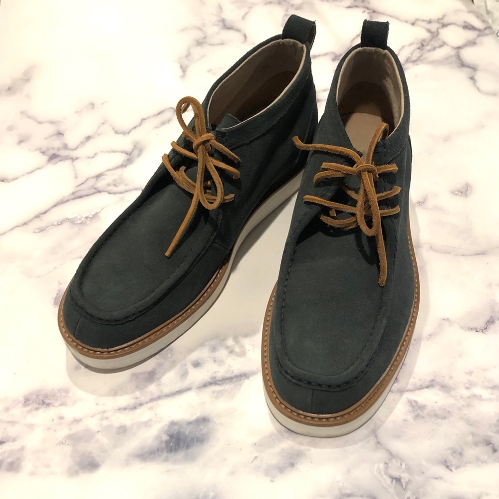 Andrew Marc men’s suede chukka boot